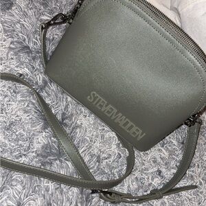** never used*** Steve Madden Green Crossbody Bag